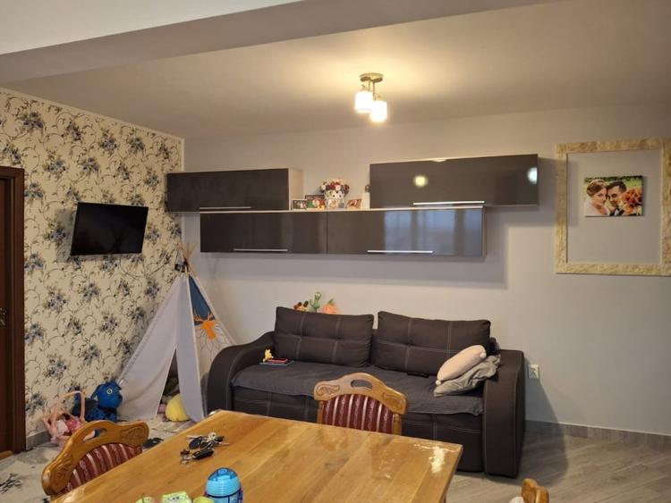 Apartament cu 3 camere decomandat, mobilat în Florești — fotografia 3