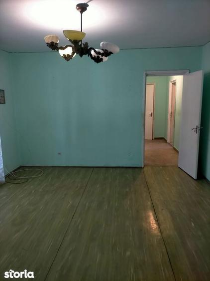 Apartament De Vanzare cu 3 camere in Pajura sec.1 - 2