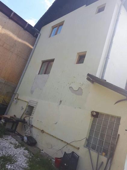 Casă cu 5 camere cu Teren 381 Mp în Central