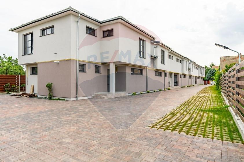 Casa intr-un complex nou de 6 case insiruite, 4 camere  zona centrala - 1