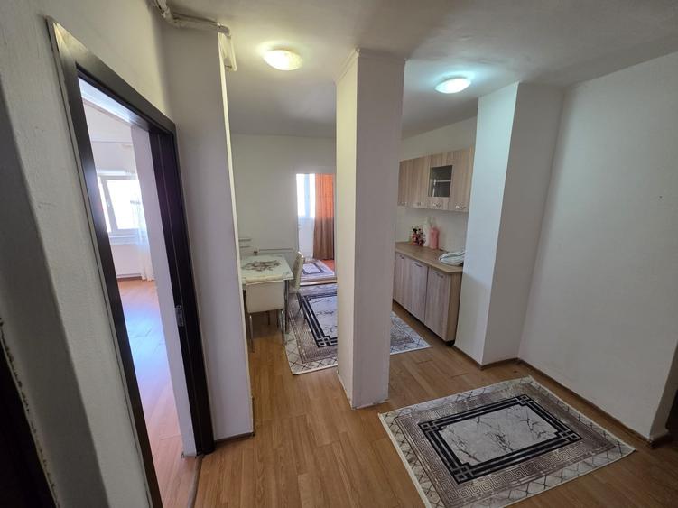 Capitol (Blvd Mamaia)- 2 camere decomandate 56mp, etaj 3/4 - 136.500euro - 1