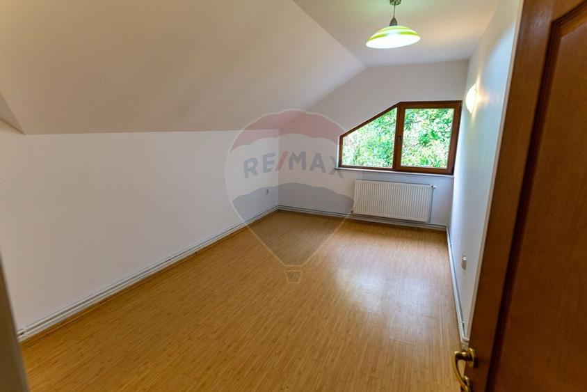 Vila /Pensiune 6 camere in Cristur, jud Hunedoara - 21