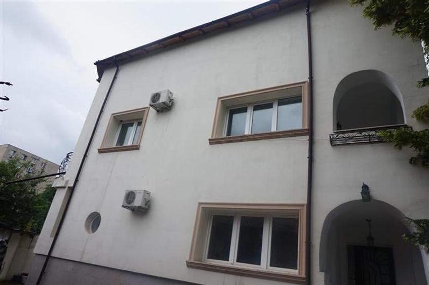 Vila moderna de inchiriat - 250 mp + 100 mp curte ? Podul Grant - 9