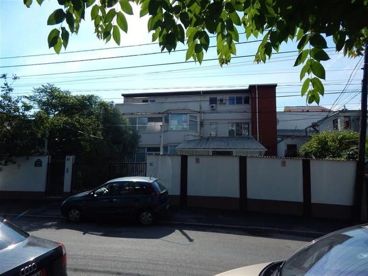 Vila de vanzare pretabila clinica medicala/birouri - 1