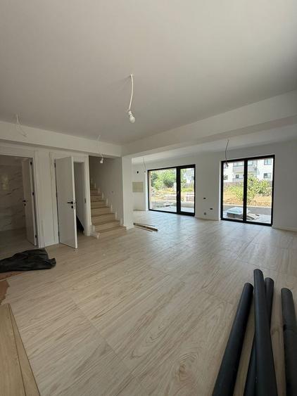 Duplex cu 4 camere cu Canalizare în Theodor Pallady