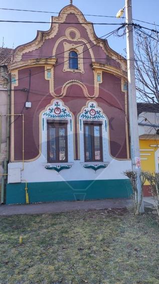 Apartament spatios la curte 2 dormitoare Salonta str. Republicii - 7