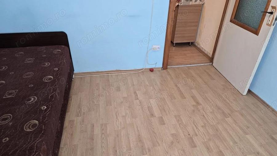 Vand apartament 2 camere decomandat in Deva, zona Micro 15, etaj 8, - 10