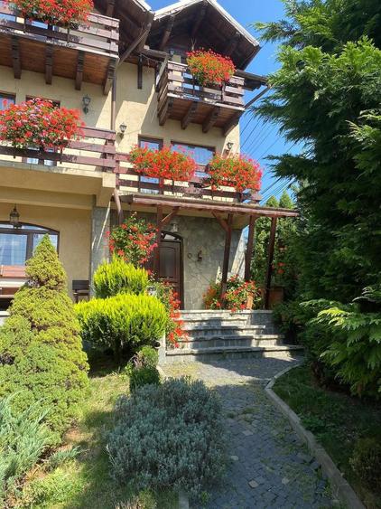 De vanzare Urgent Pensiune si o vila - 2