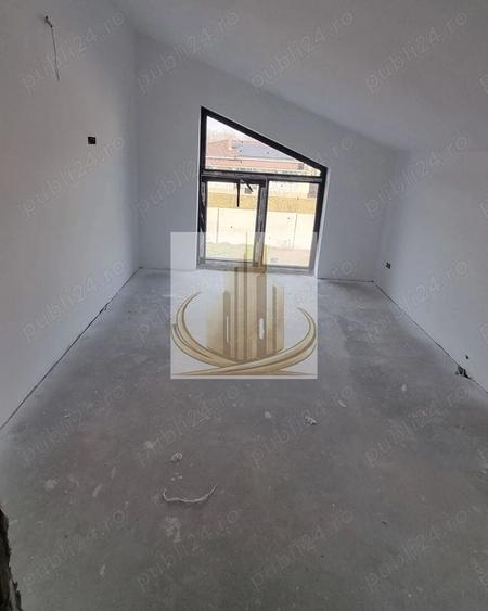 Duplex cu 7 camere cu Canalizare în Ghiroda