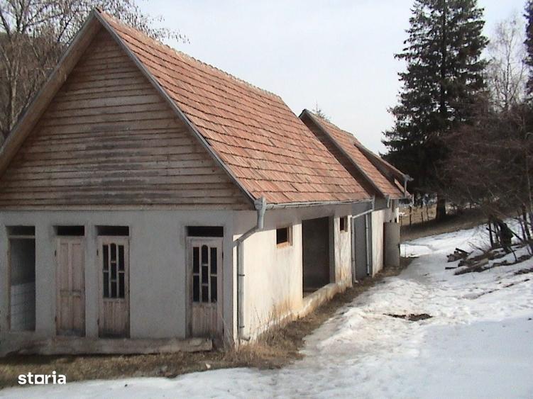 Vanzare Cabana in pitorerscul peisaj din Plaiul Foii, Zarnesti Brasov - 6