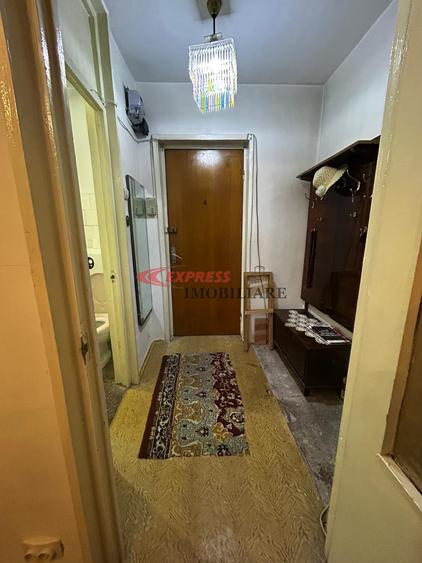 Titan, Costin Georgian, Piata, Metrou - 2