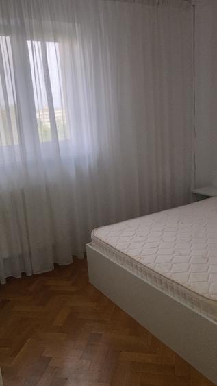 Ofer spre închiriere apartamentul cu trei camere în Drumul Taberei la Favorit  - 5