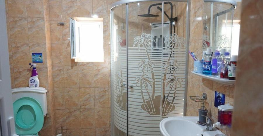 BUDESTI - CASA LANGA ORAS, TEREN 935 MP - 7