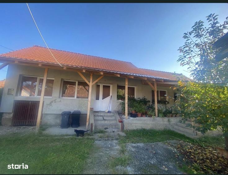Casa separata cu 3 camere ?i teren 499mp - 1