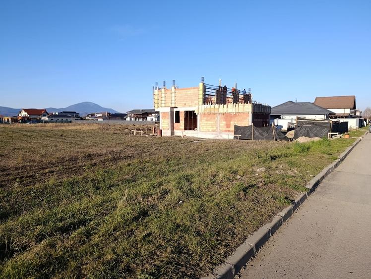 Teren intravilan  – 1.000 mp – Cristian,Jud Brasov , str. Preot Virgil - 3