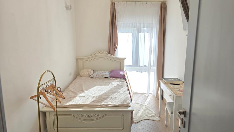 Vand apartament 4 camere deosebit in Deva, bld. Decebal (ultracentral), etaj 1 - 4