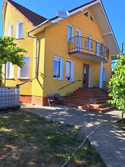 Casa-Vila ultrafinisata in regim D+P+E cu toate utilitatile pe 900 mp,teren - 8