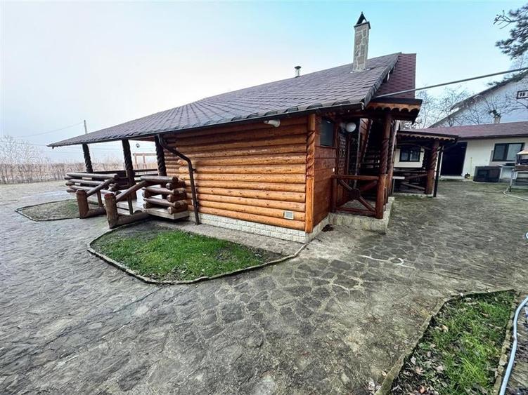 Casa spatioasa, ideala pentru locuinta sau afacere  1500 mp teren, situata pe d - 9