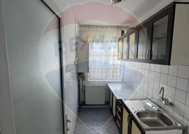 Apartament cu 2 camere semidecomandat, mobilat în Florești