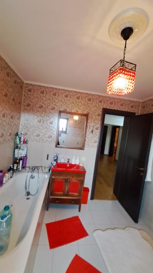 VILA INDIVIDUALA SUPERBA - CU TEREN GENEROS - AMPLASAMENT IDEAL - 54