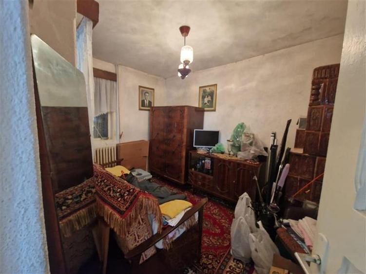 Ramnicu Valcea - Biblioteca Judeteana - casa - 3 camere - curte comuna - 6