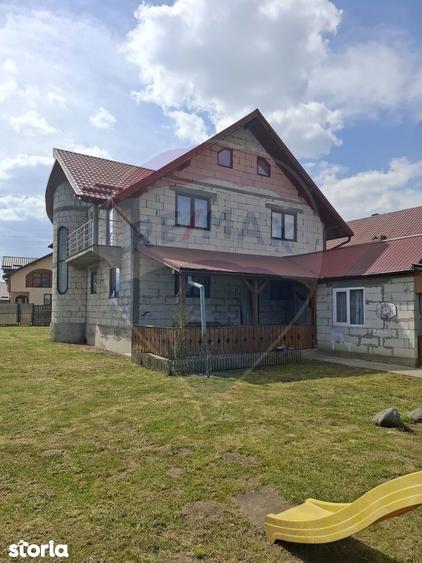 Casa / Vila cu 5 camere de vanzare - 2