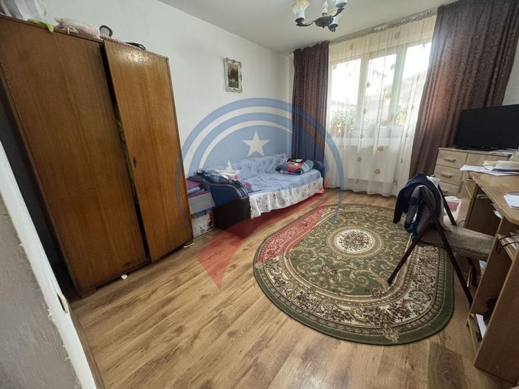 Casă individuală cu 5 camere cu Canalizare în Central