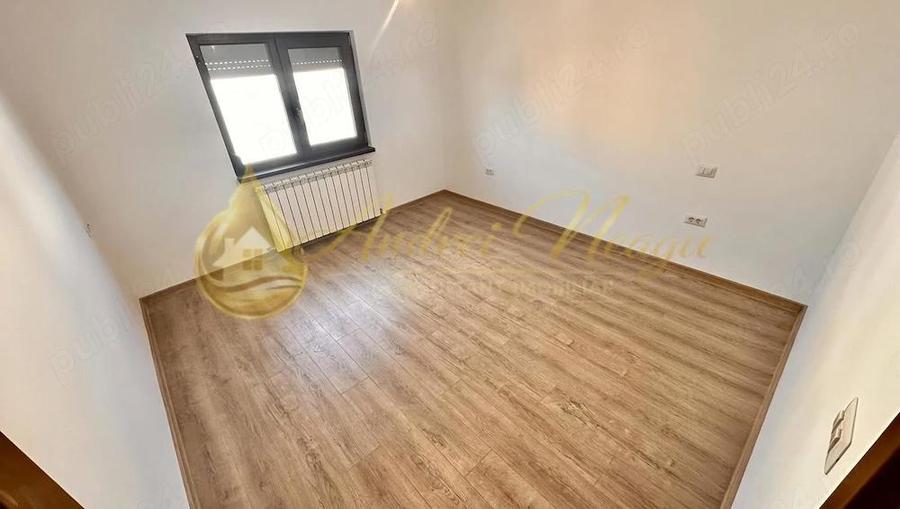 4 camere decomandate, 2 bai , 3 balcoane Stefan cel Mare Bacau etaj 3 din 4 - 7