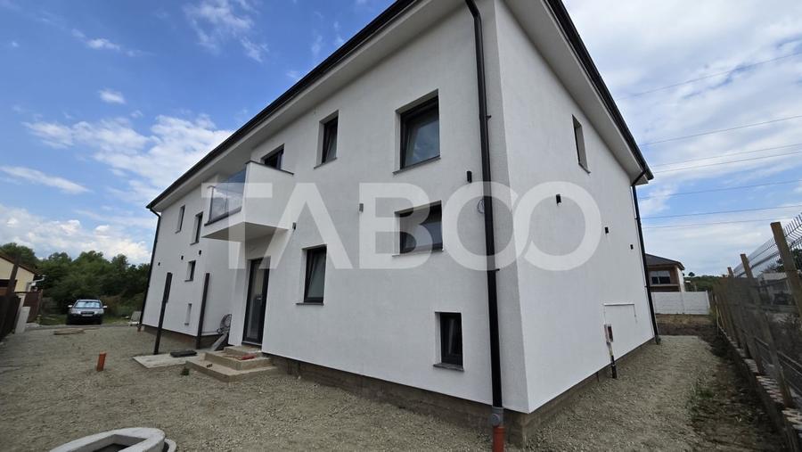 Duplex de vanzare 450mp teren liber 4 camere 2 bai 2 parcari Selimbar - 5