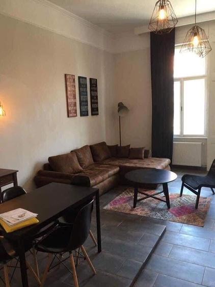 pe frumosul bld. 3 AUGUST lânga Catedrala MILENIUM la 5 minute Restaurant MERLOT - 1