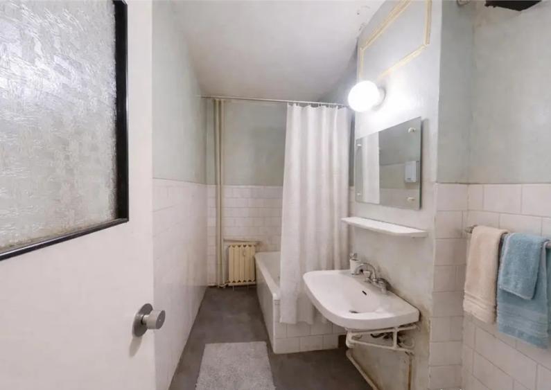 Garsoniera urbana,potential apreciabil,in bloc apartamente,C - 5