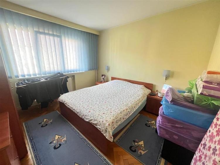 Apartament 3 camere decomandat si pivnita zona Vasile Aaron - 2