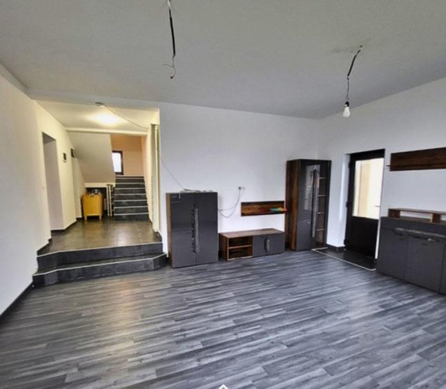 Casă de tip parter + etaj la 5 Drumuri în Valea Adâncă - 8