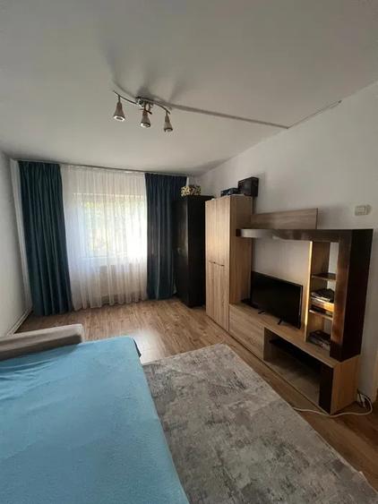 Garsonieră decomandată, mobilată în Gorjului