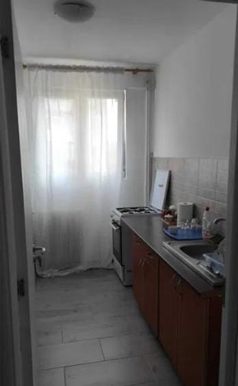 Apartament cu 2 camere semidecomandat, mobilat în Titan