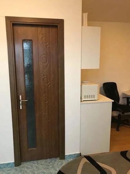 Garsonieră decomandată în Poarta 6