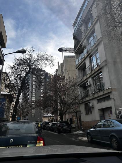 Apartament cu 4 camere decomandat, mobilat în Polonă