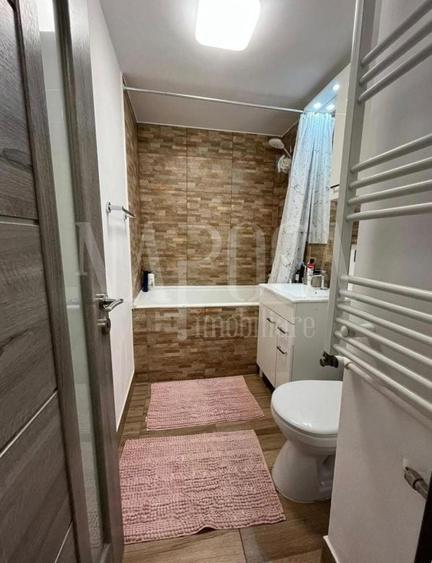 Apartament cu 3 camere decomandat în Rogerius