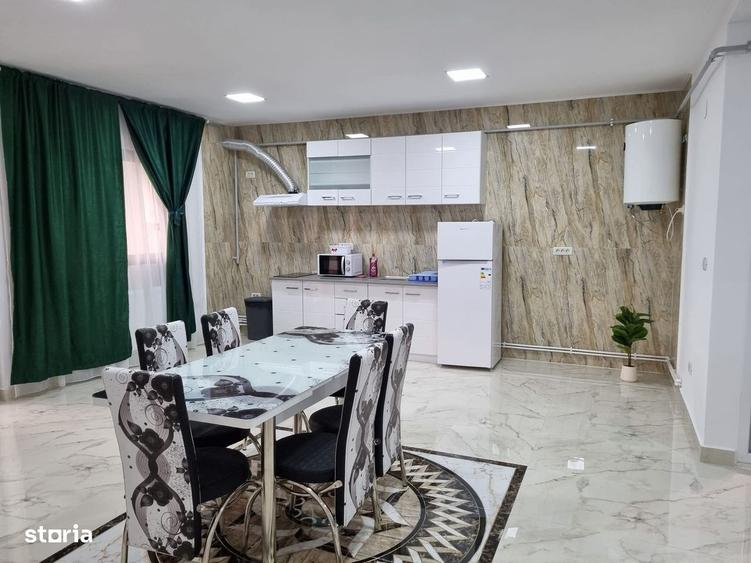 Spațiu comercial, de 2,416 mp, în Central