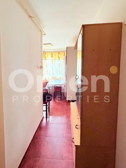 Apartament cu 2 camere semidecomandat, mobilat în Decebal