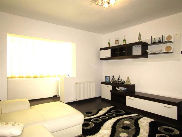 Apartament cu 2 camere decomandat în Micro 4