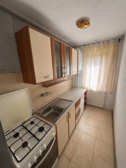 Inchiriez apartament 2 camere - 4