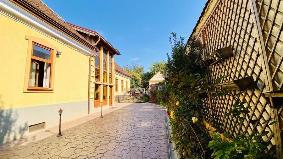 Casă individuală cu 5 camere cu Canalizare în Hălchiu