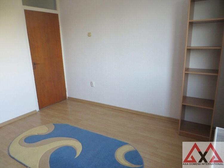 Apartament cu 3 camere decomandat în Dristor