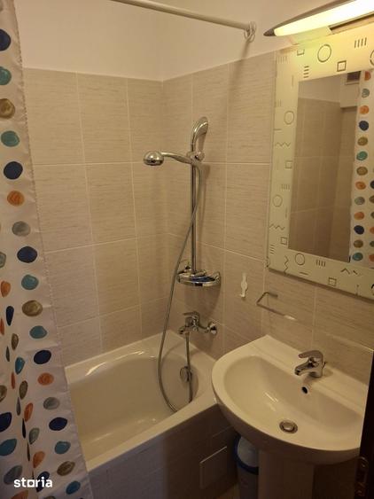 Apartament cu 3 camere decomandat în Pajura
