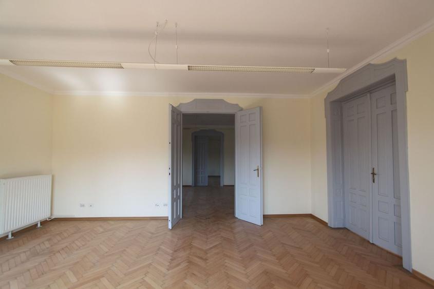 Birou, de 180 mp, în Ultracentral