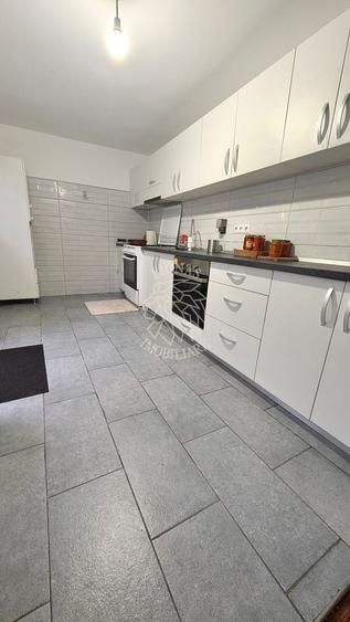 Casă individuală cu 6 camere cu Teren 500 Mp în Calea Moldovei