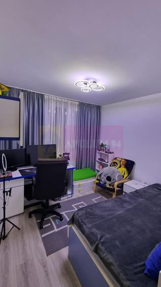 Apartament cu 3 camere decomandat în P-ța Reșița