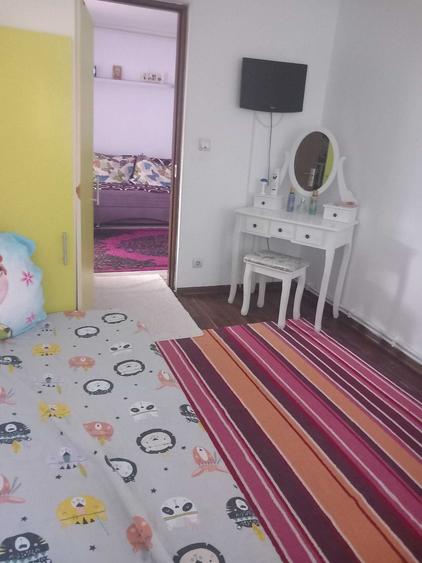 Apartament cu 3 camere semidecomandat în Tronari
