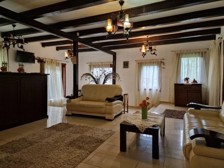 Complex Turistic - 900 mp utili -  teren 3000 mp - Piscina - zona turistica - 29